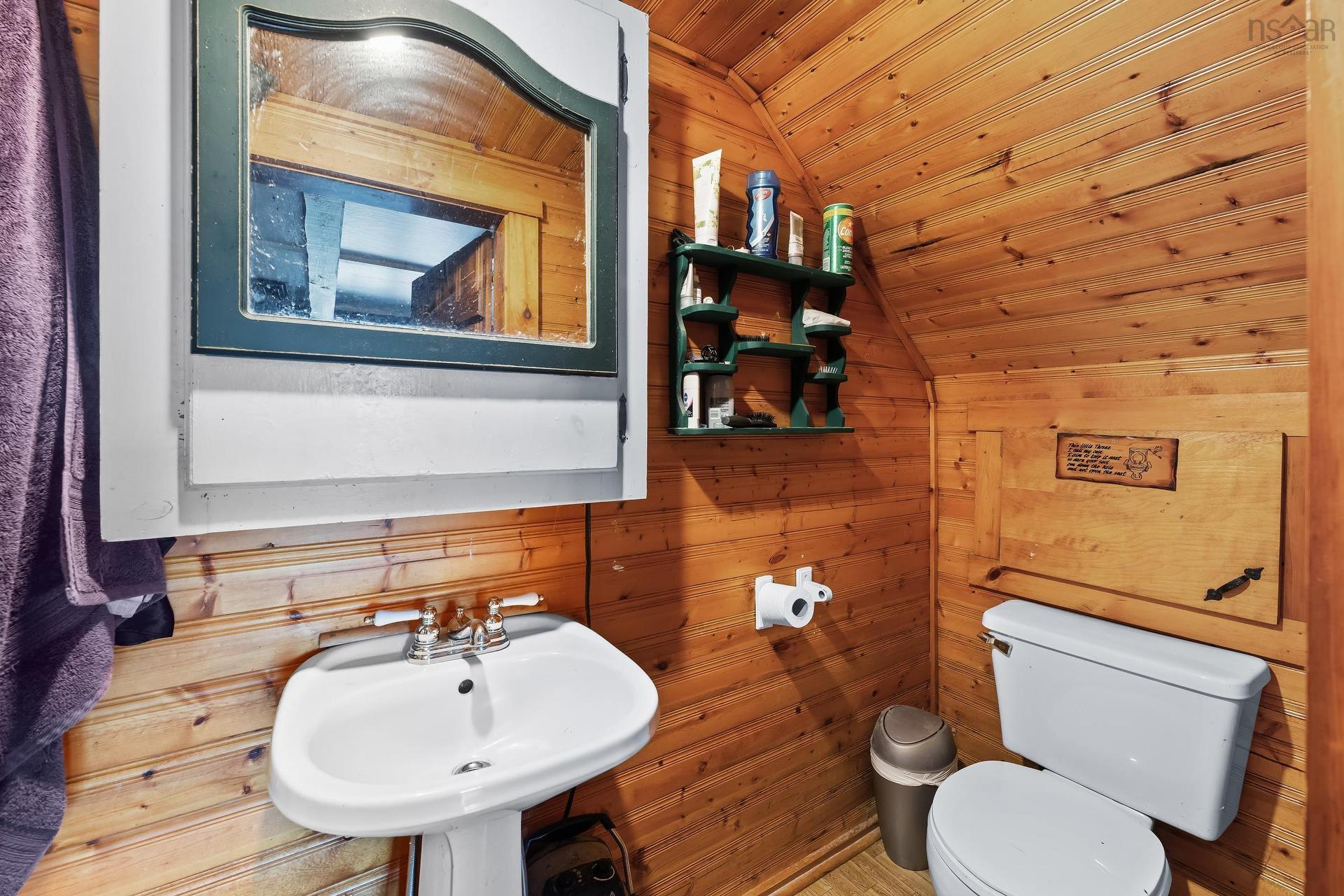 171 173 Overcove Road, Freeport, NS - Indoor Photo Showing Bathroom