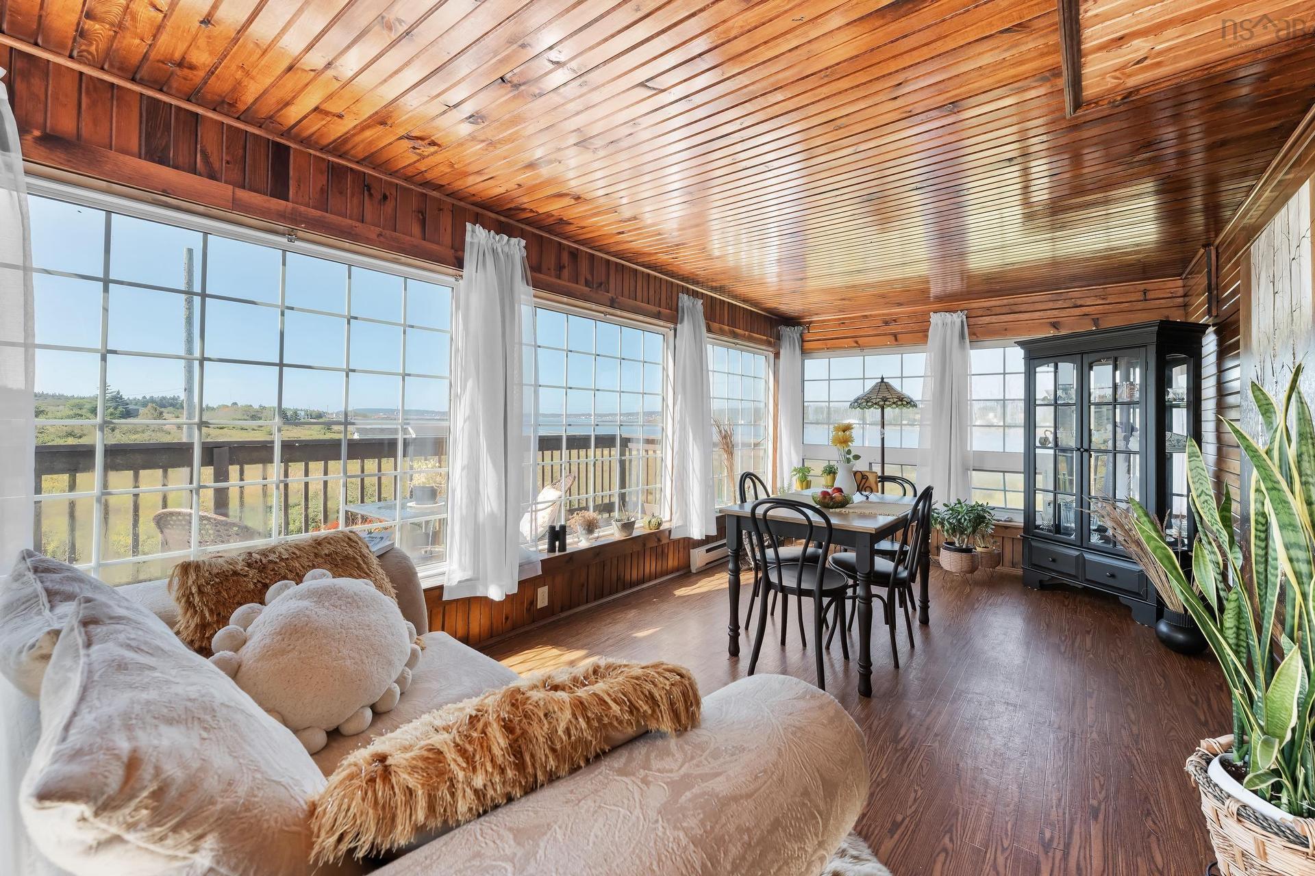 171 173 Overcove Road, Freeport, NS - Indoor Photo Showing Living Room