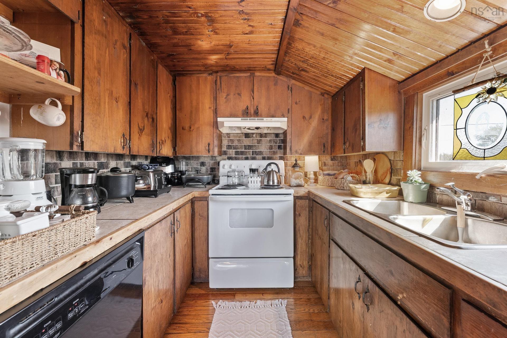 171 173 Overcove Road, Freeport, NS - Indoor Photo Showing Kitchen