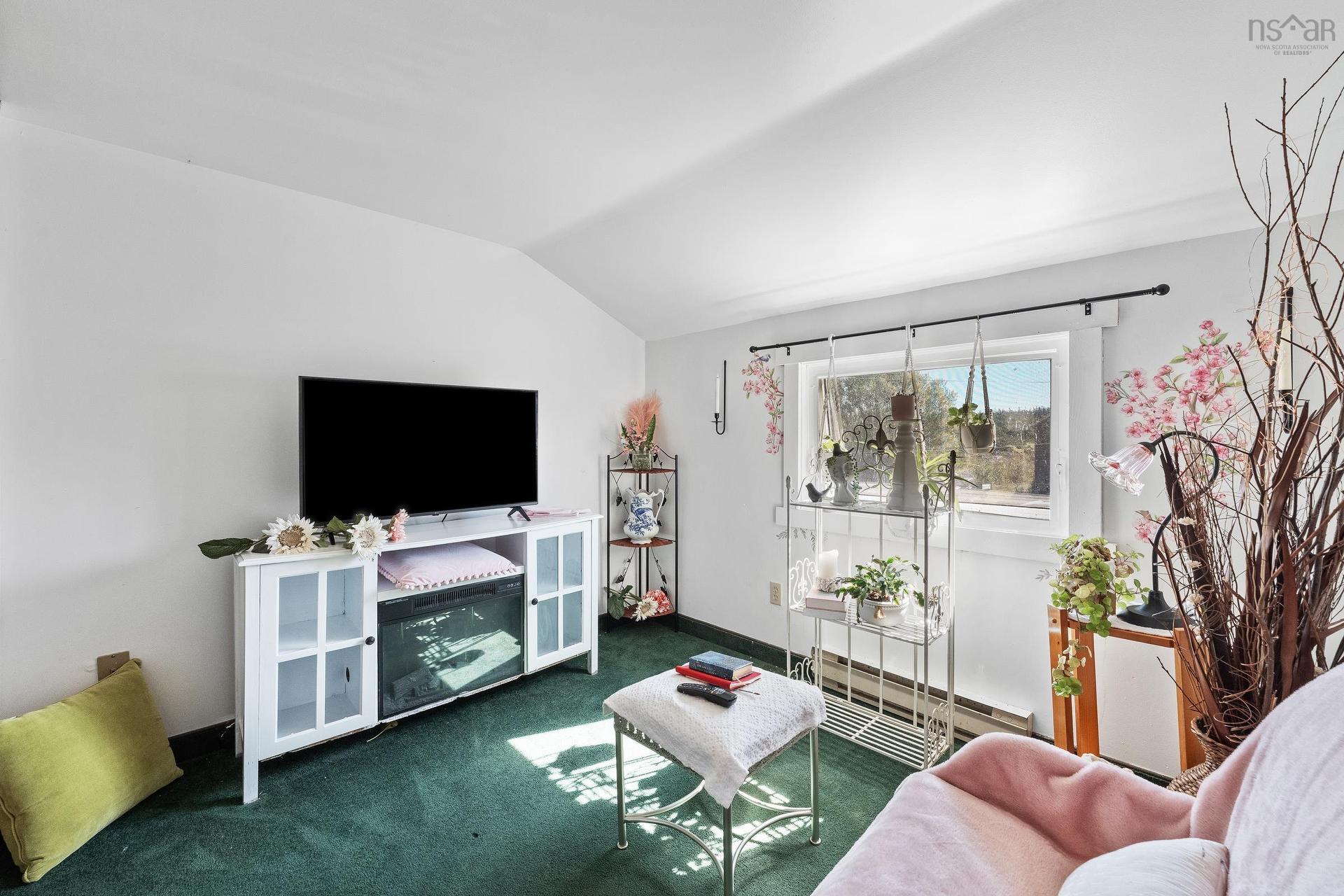 171 173 Overcove Road, Freeport, NS - Indoor Photo Showing Living Room