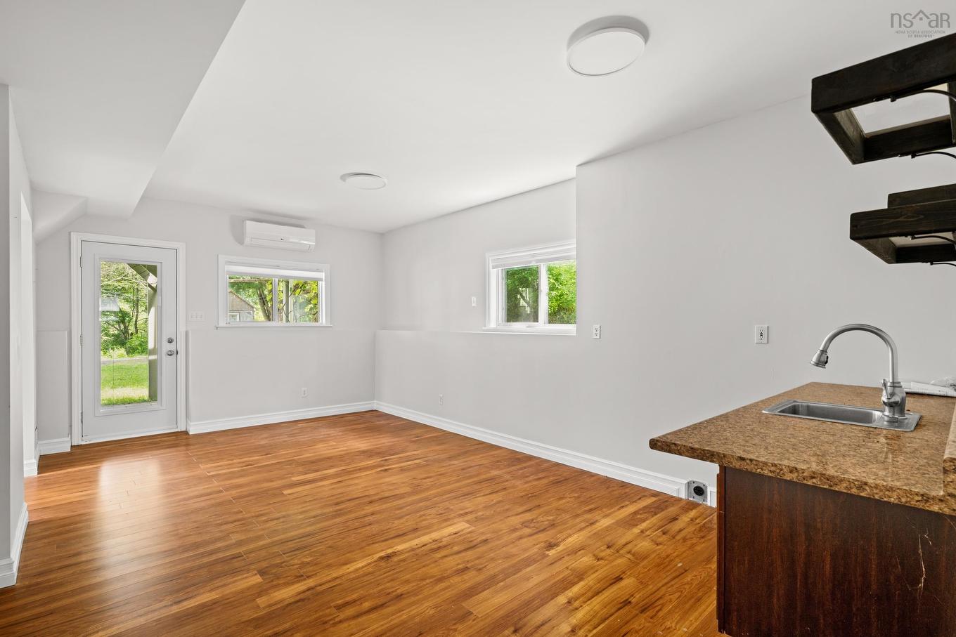 299/297 Spencer Avenue, Halifax, NS - Indoor