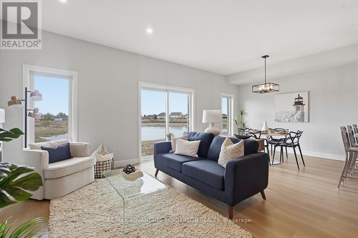 163 Bowman Drive, Middlesex Centre (Ilderton), ON - Indoor Photo Showing Living Room