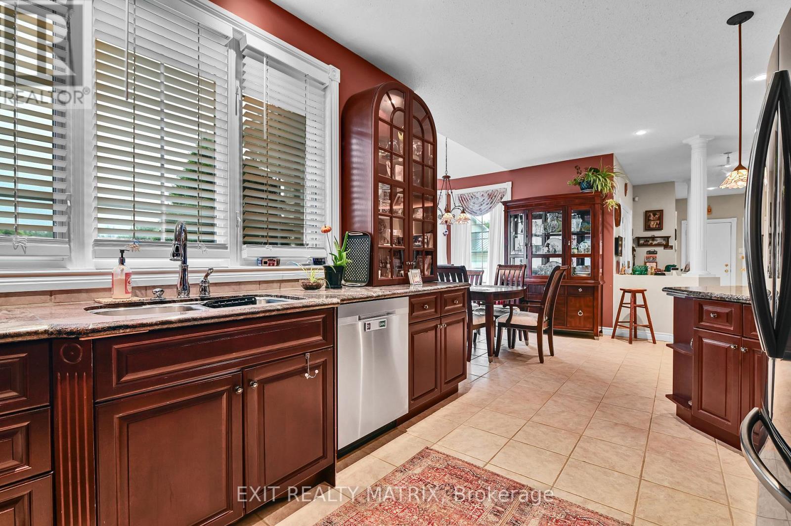 5544 Bridlewood Court, South Dundas, ON - Indoor Photo Showing Kitchen With Double Sink