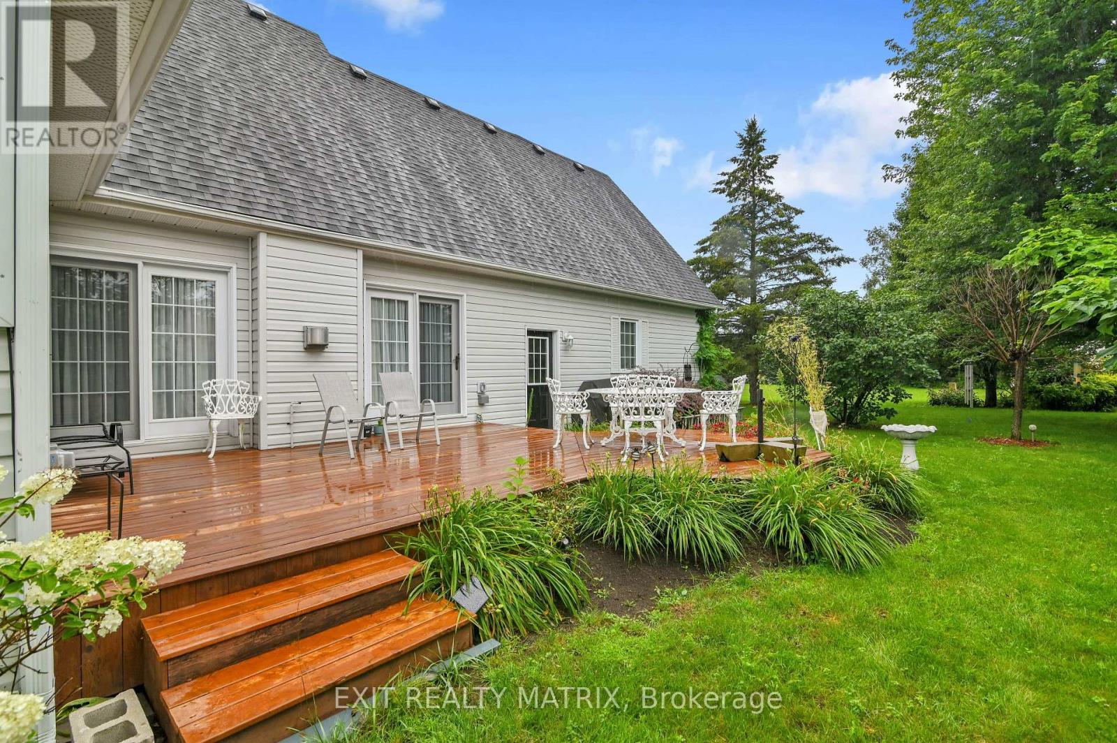 5544 Bridlewood Court, South Dundas, ON - Outdoor With Deck Patio Veranda