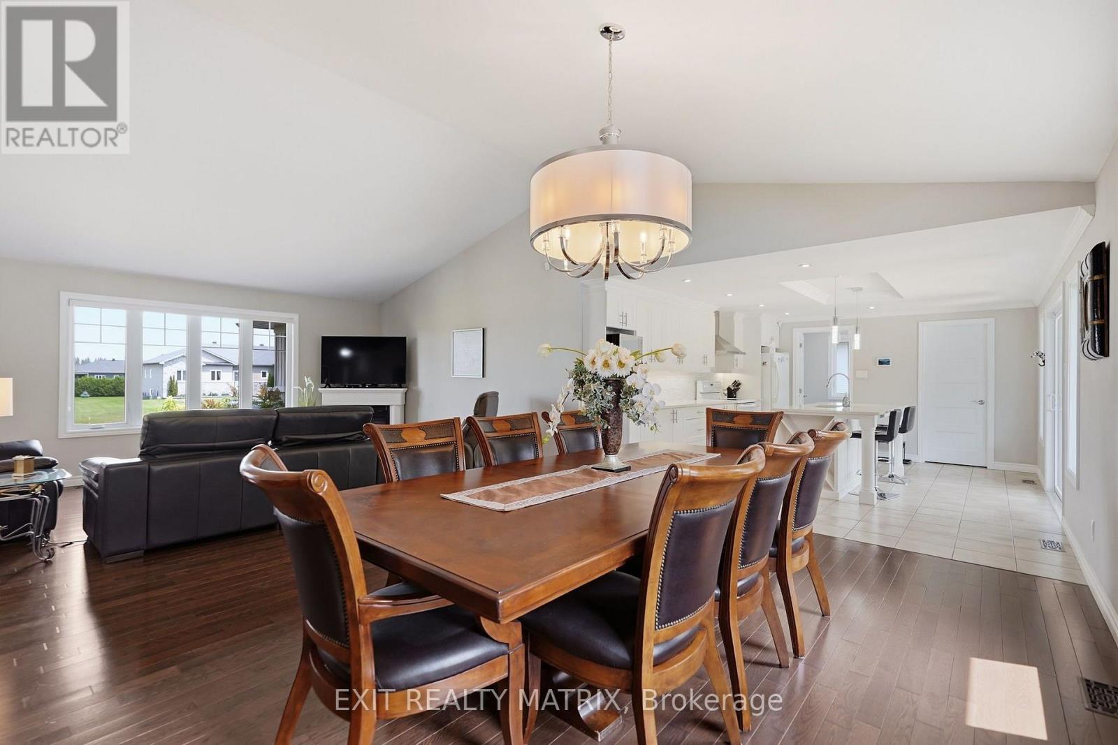 248 Des Violettes Street, Clarence-Rockland, ON - Indoor Photo Showing Dining Room