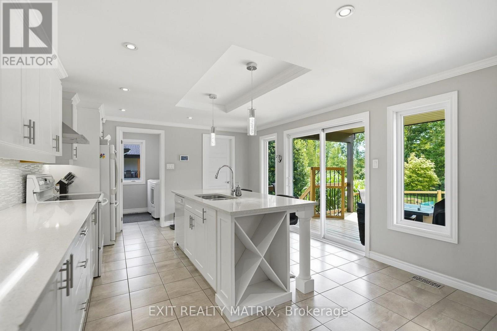 248 Des Violettes Street, Clarence-Rockland, ON - Indoor Photo Showing Kitchen With Upgraded Kitchen