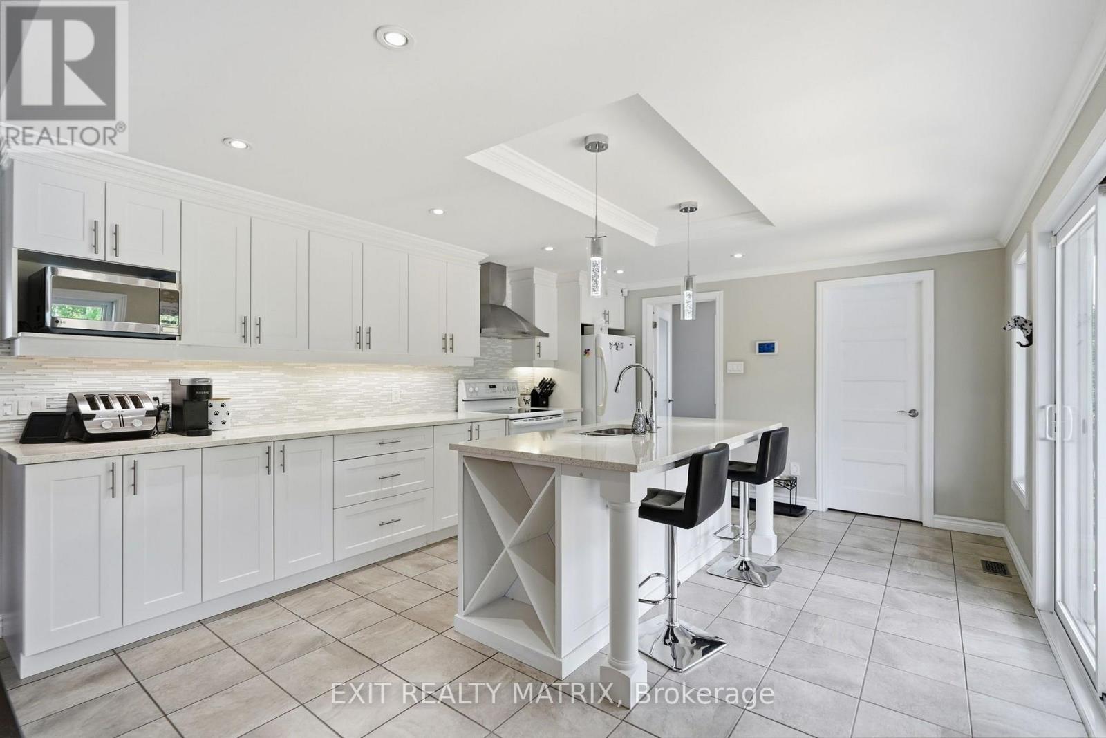 248 Des Violettes Street, Clarence-Rockland, ON - Indoor Photo Showing Kitchen With Upgraded Kitchen