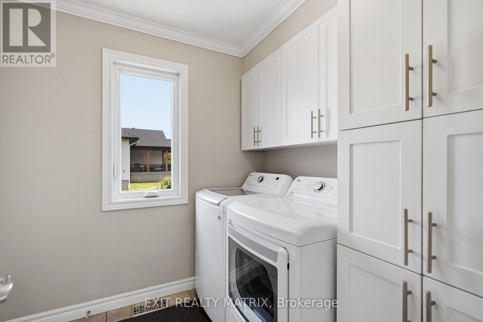 248 Des Violettes Street, Clarence-Rockland, ON - Indoor Photo Showing Laundry Room