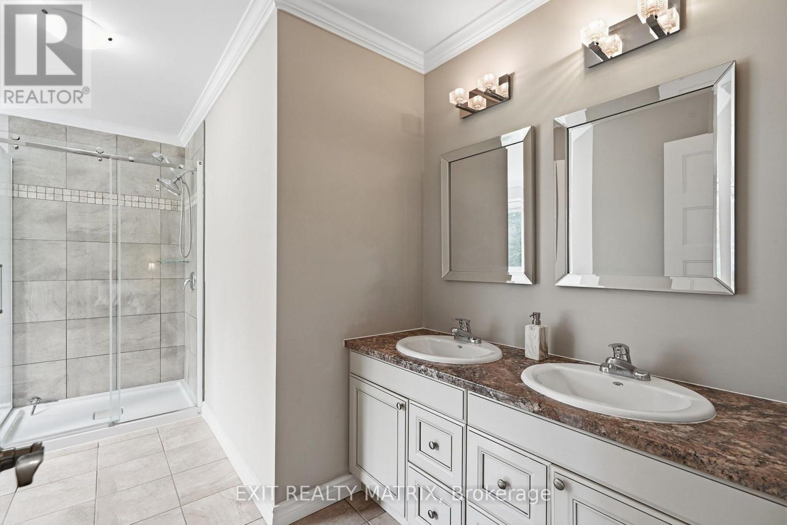 248 Des Violettes Street, Clarence-Rockland, ON - Indoor Photo Showing Bathroom