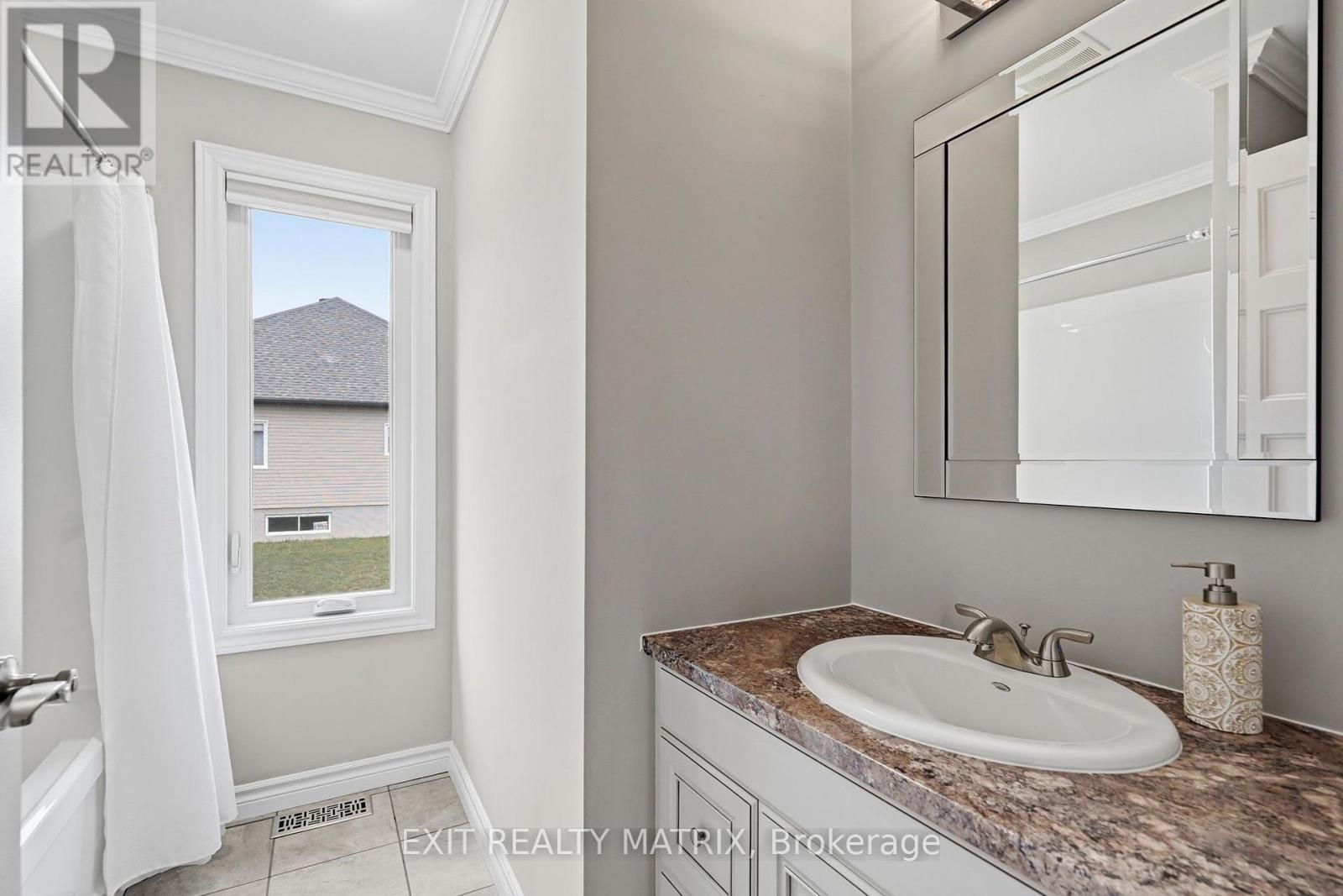248 Des Violettes Street, Clarence-Rockland, ON - Indoor Photo Showing Bathroom