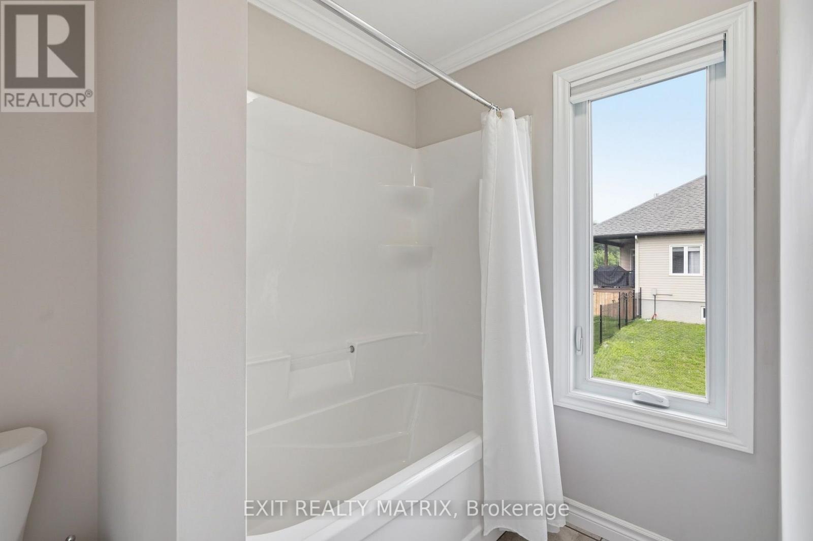 248 Des Violettes Street, Clarence-Rockland, ON - Indoor Photo Showing Bathroom