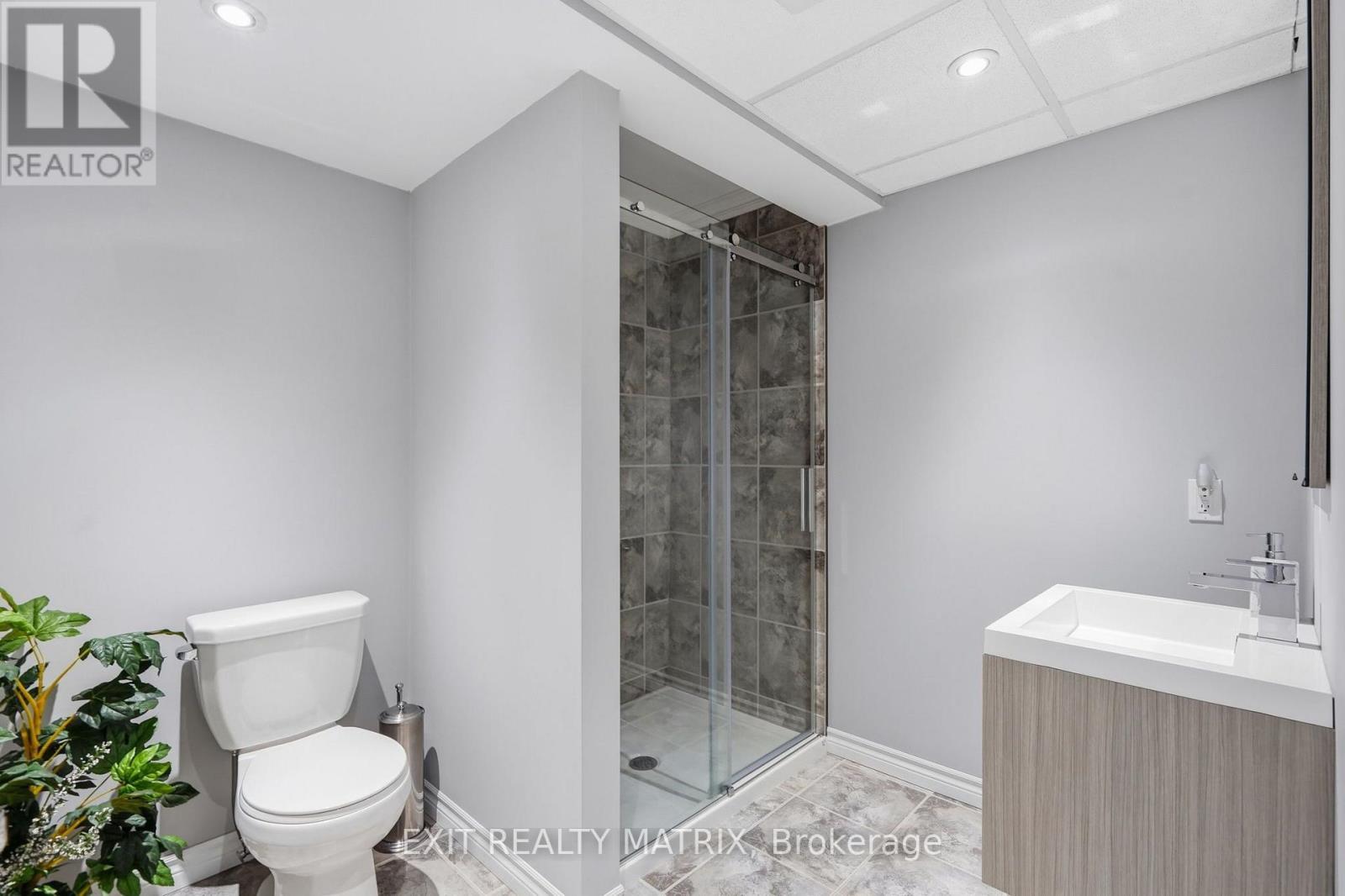 248 Des Violettes Street, Clarence-Rockland, ON - Indoor Photo Showing Bathroom