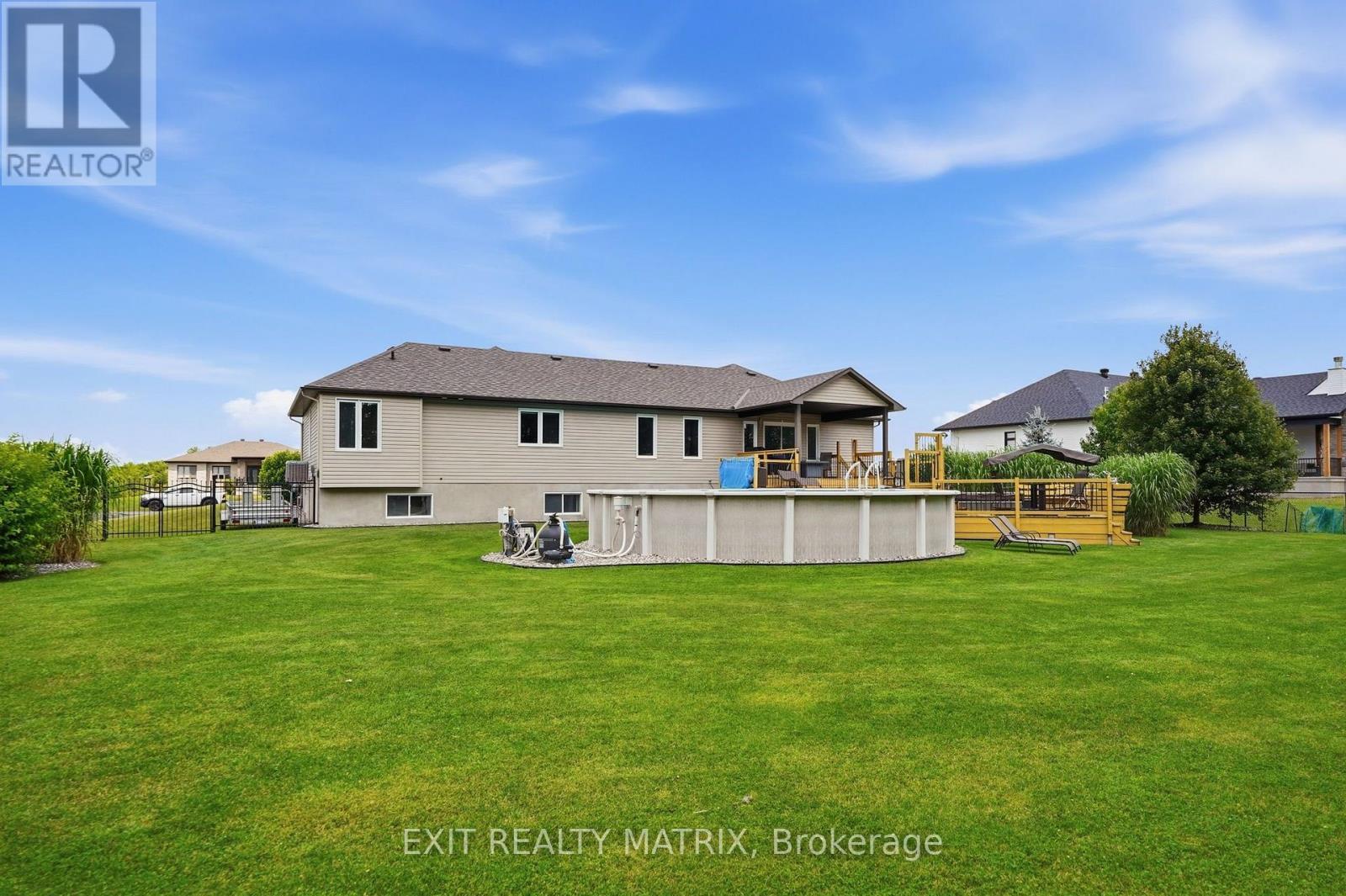 248 Des Violettes Street, Clarence-Rockland, ON - Outdoor With Backyard