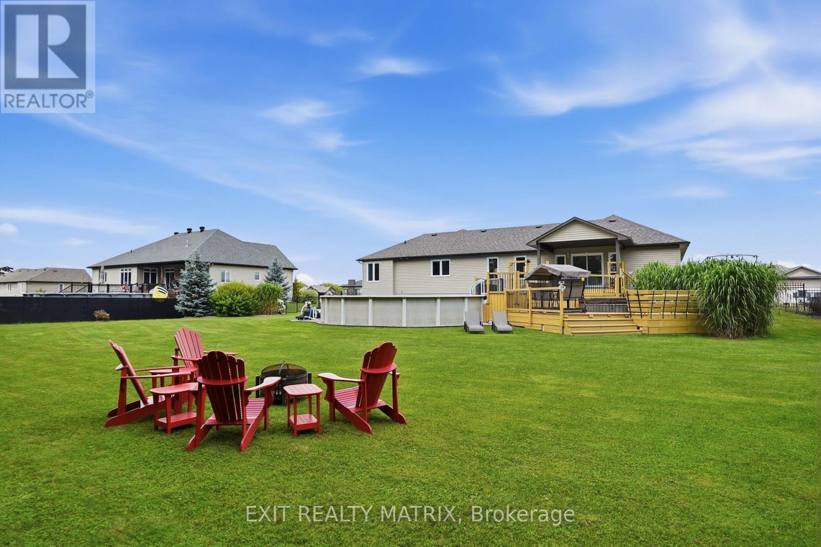 248 Des Violettes Street, Clarence-Rockland, ON - Outdoor With Backyard