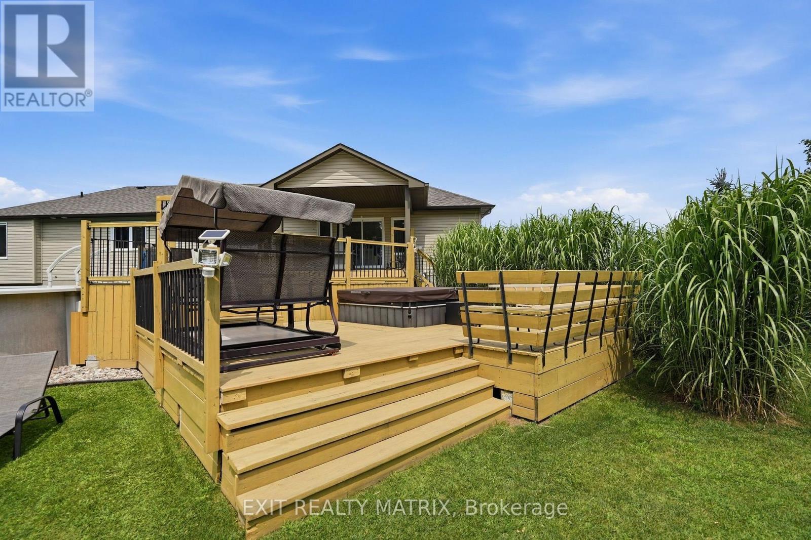 248 Des Violettes Street, Clarence-Rockland, ON - Outdoor
