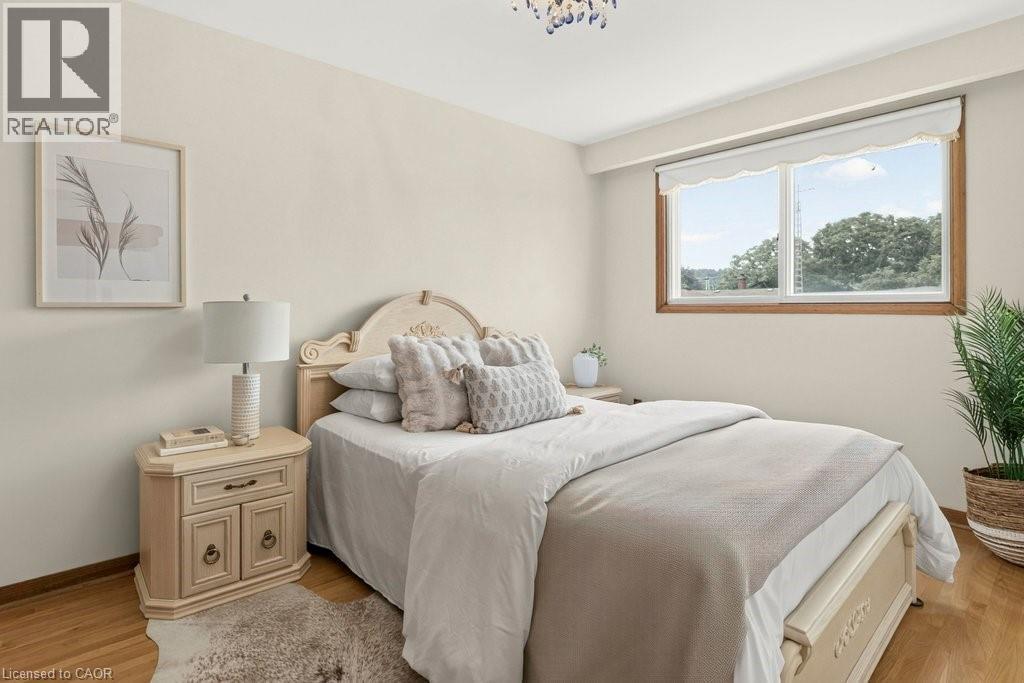 268 Federal Street, Stoney Creek, ON - Indoor Photo Showing Bedroom