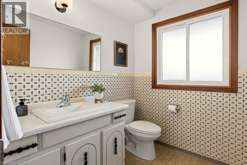268 Federal Street, Stoney Creek, ON - Indoor Photo Showing Bathroom