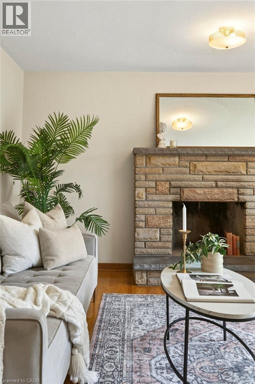 268 Federal Street, Stoney Creek, ON - Indoor Photo Showing Living Room With Fireplace