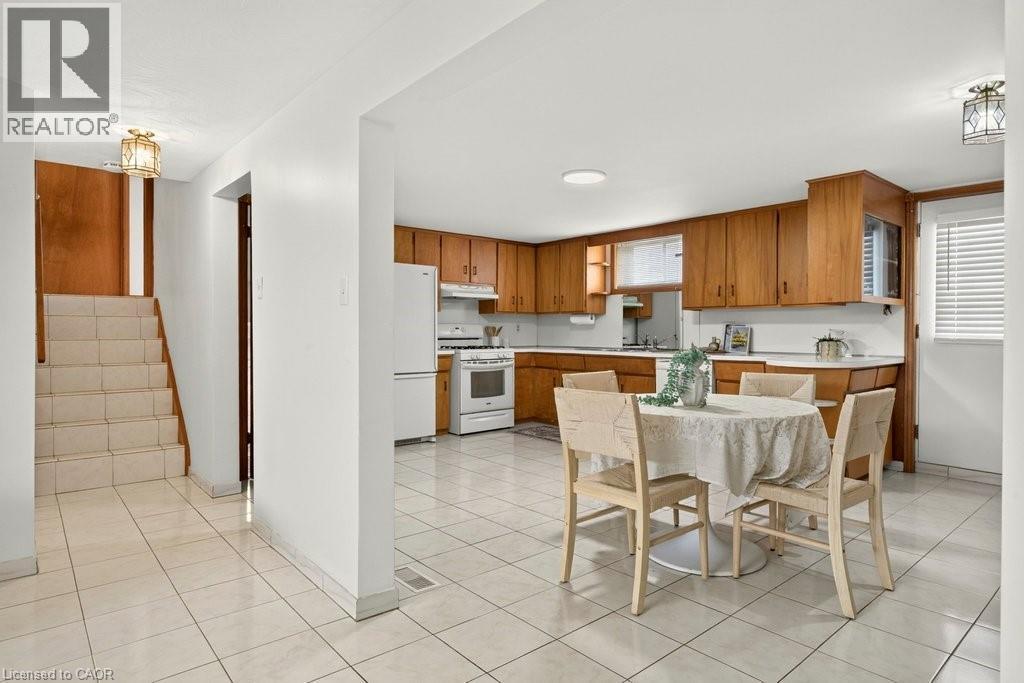 268 Federal Street, Stoney Creek, ON - Indoor Photo Showing Kitchen