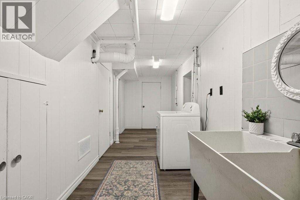 268 Federal Street, Stoney Creek, ON - Indoor Photo Showing Laundry Room