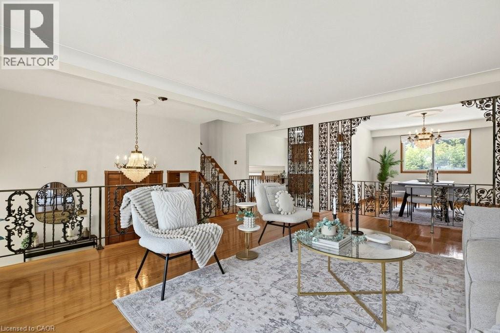 268 Federal Street, Stoney Creek, ON - Indoor Photo Showing Living Room