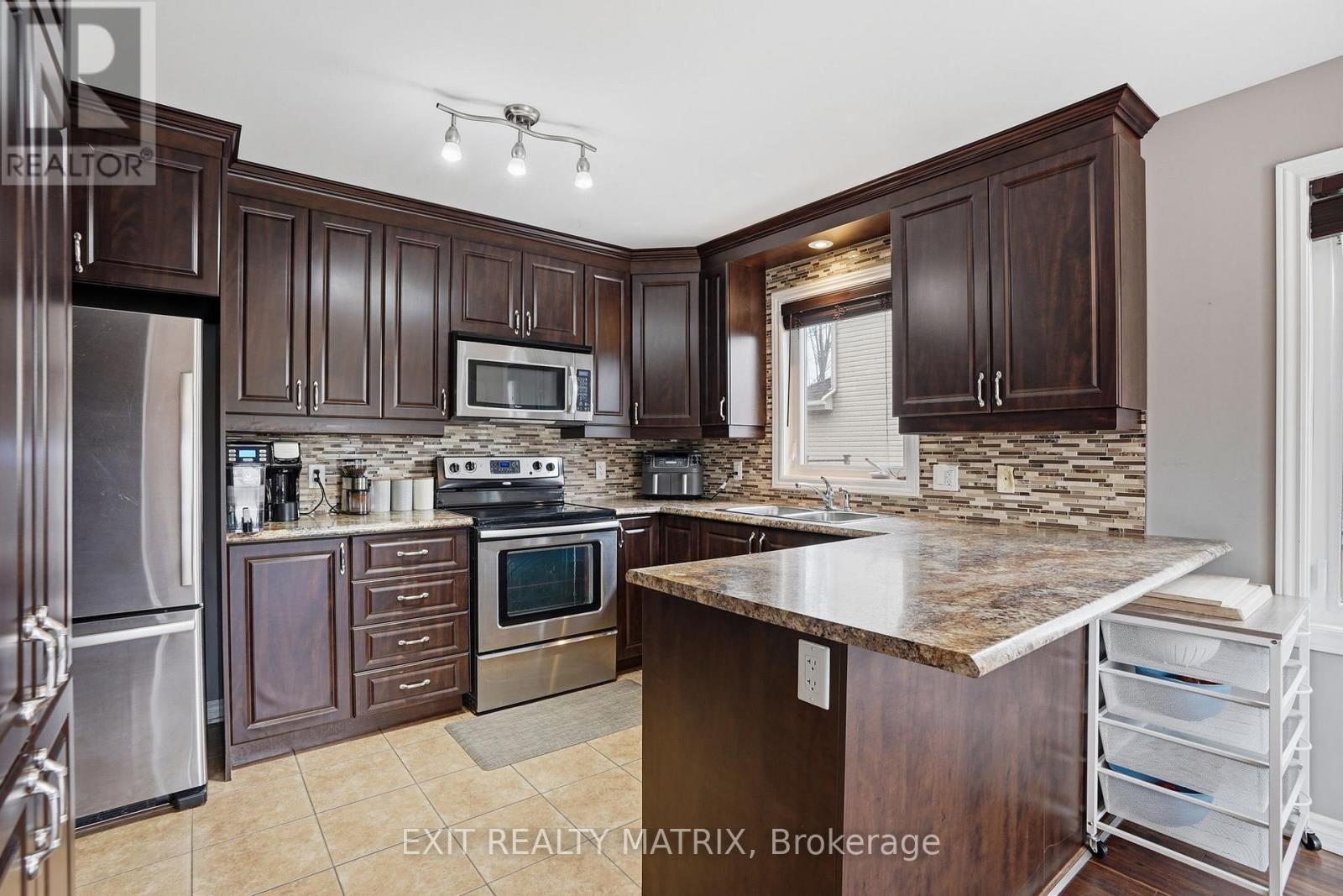 111 Brunet Street, The Nation, ON - Indoor Photo Showing Kitchen With Upgraded Kitchen
