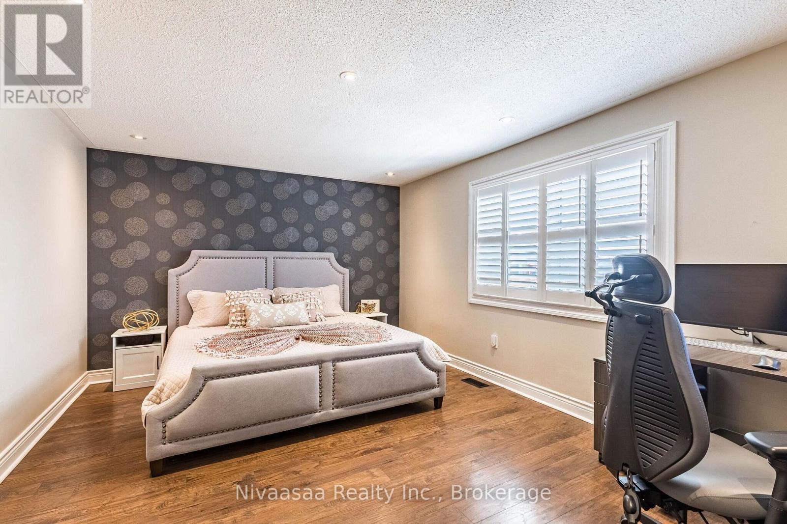 9 Parisian Road, Brampton (Vales Of Castlemore), ON - Indoor Photo Showing Bedroom