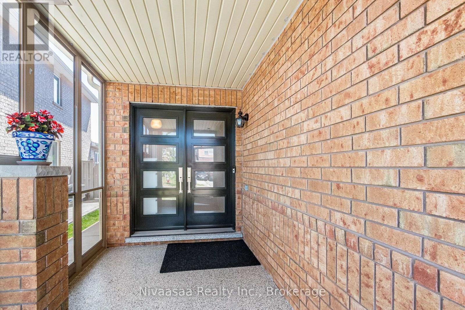 9 Parisian Road, Brampton (Vales Of Castlemore), ON - Indoor Photo Showing Other Room