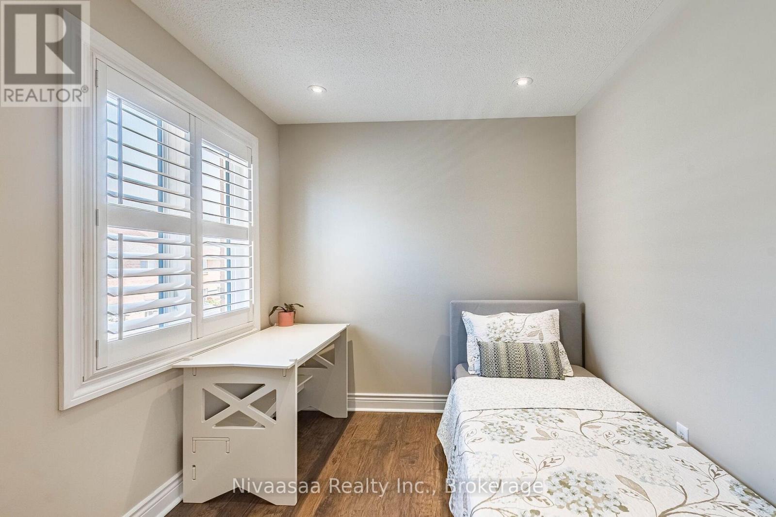 9 Parisian Road, Brampton (Vales Of Castlemore), ON - Indoor Photo Showing Bedroom