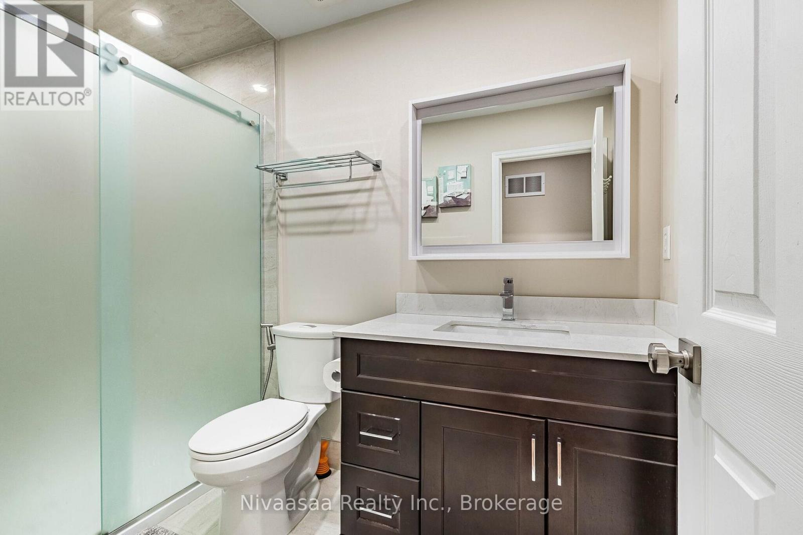 9 Parisian Road, Brampton (Vales Of Castlemore), ON - Indoor Photo Showing Bathroom