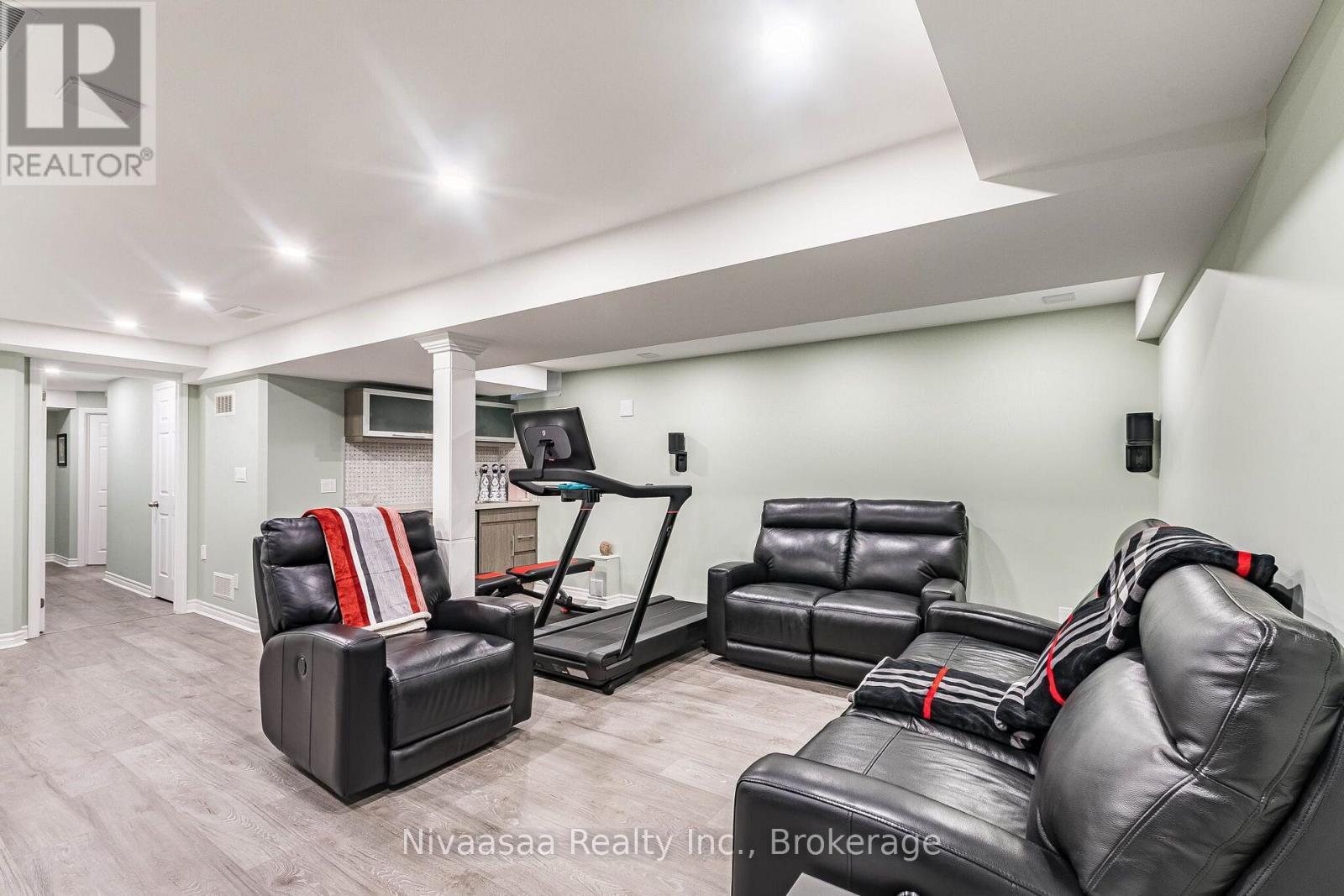 9 Parisian Road, Brampton (Vales Of Castlemore), ON - Indoor