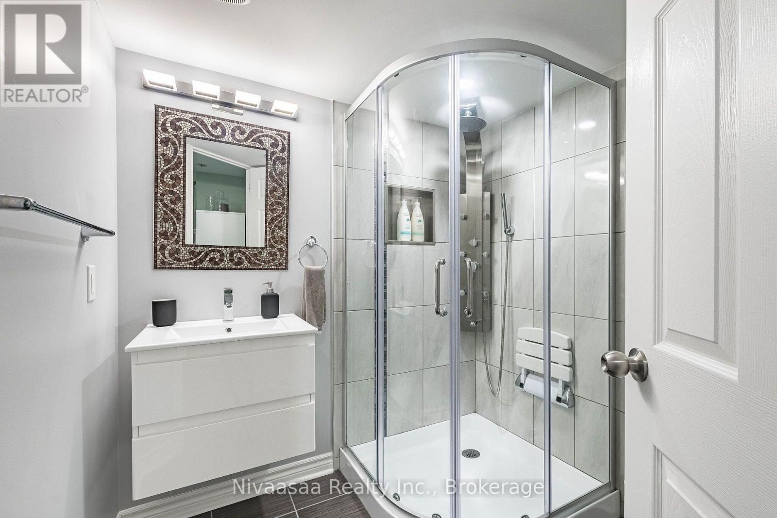9 Parisian Road, Brampton (Vales Of Castlemore), ON - Indoor Photo Showing Bathroom