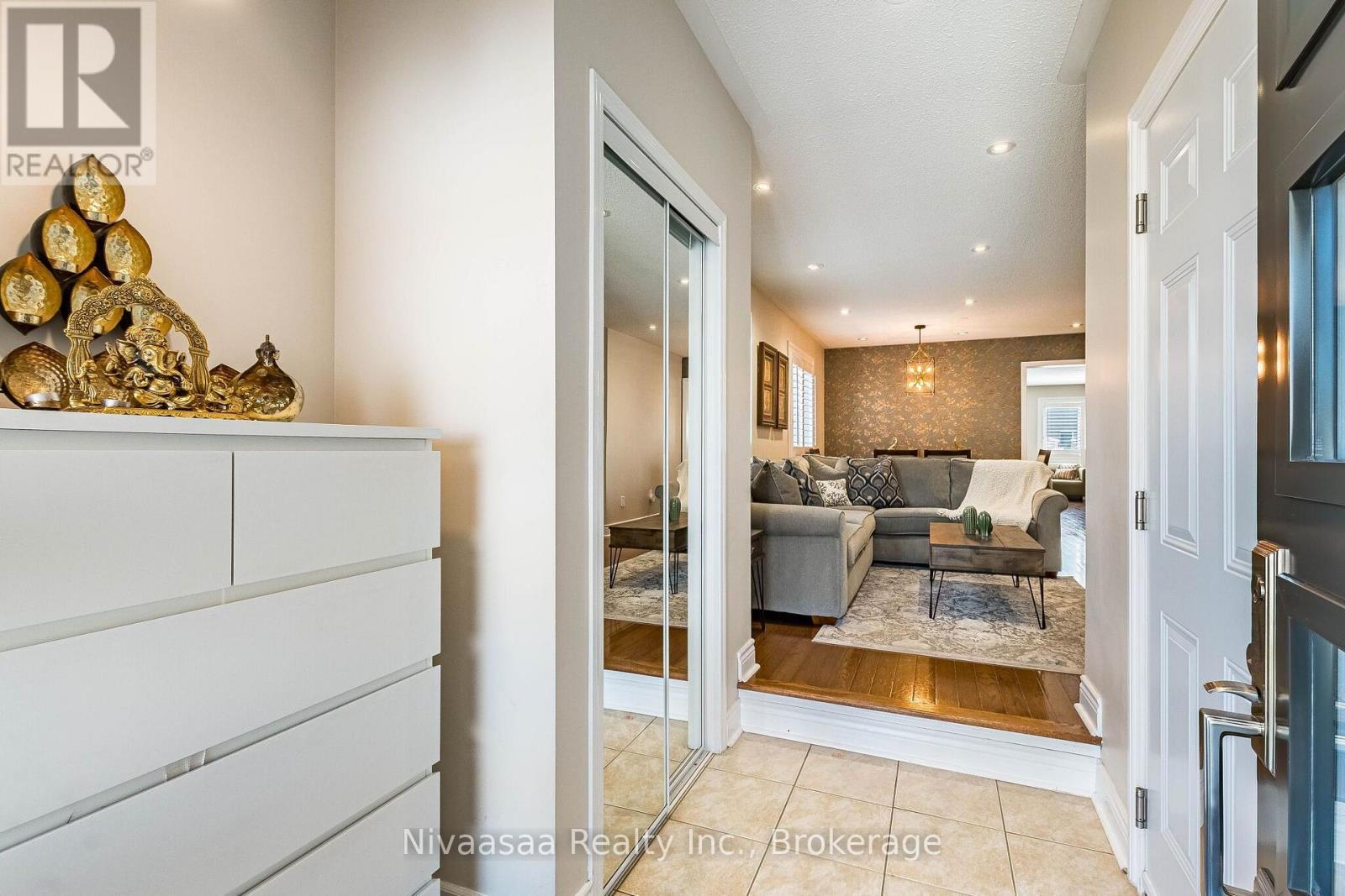 9 Parisian Road, Brampton (Vales Of Castlemore), ON - Indoor Photo Showing Other Room