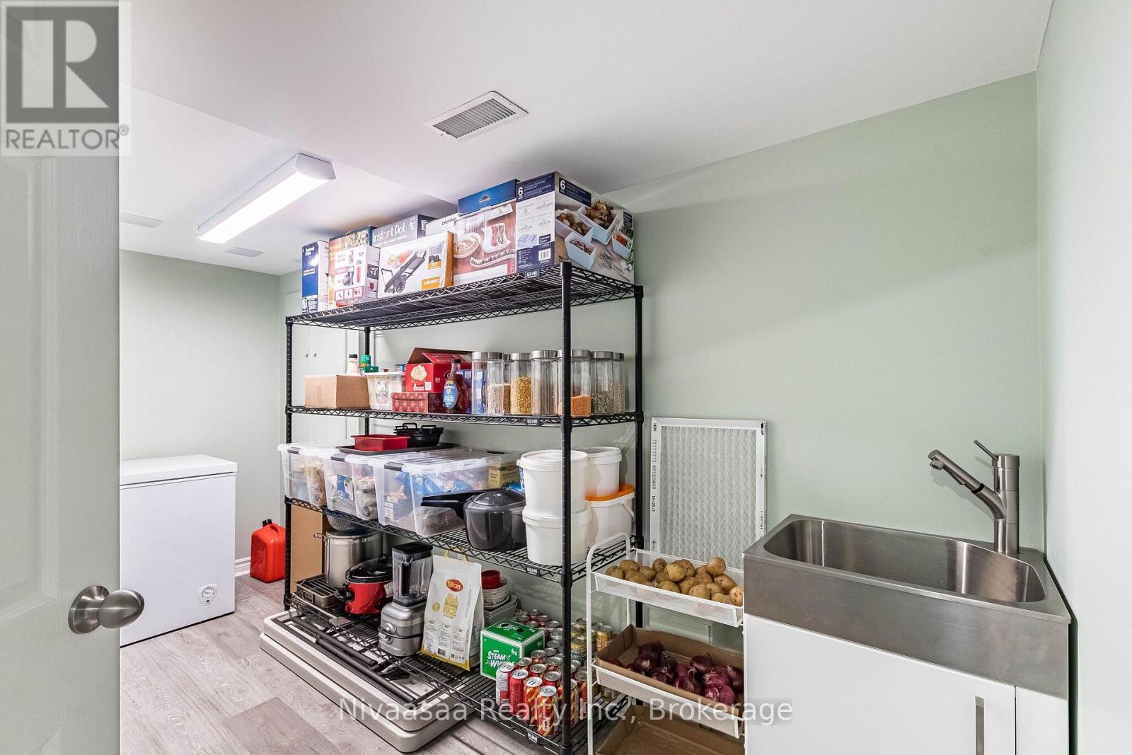 9 Parisian Road, Brampton (Vales Of Castlemore), ON - Indoor Photo Showing Other Room
