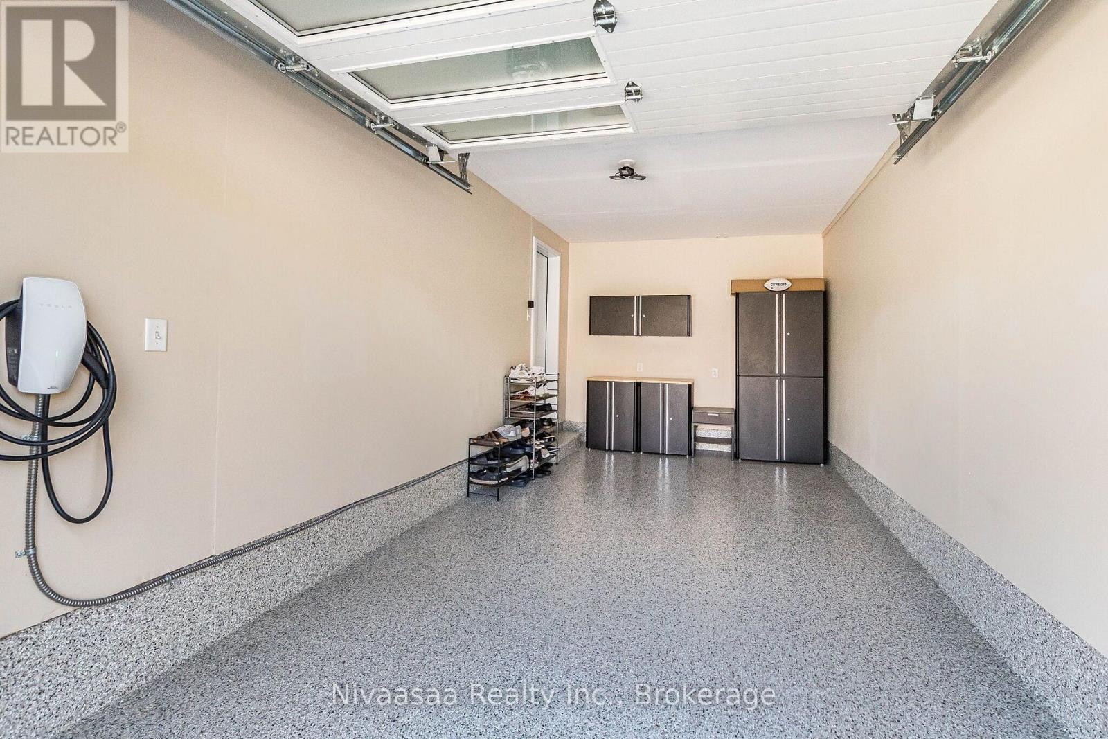 9 Parisian Road, Brampton (Vales Of Castlemore), ON - Indoor Photo Showing Garage