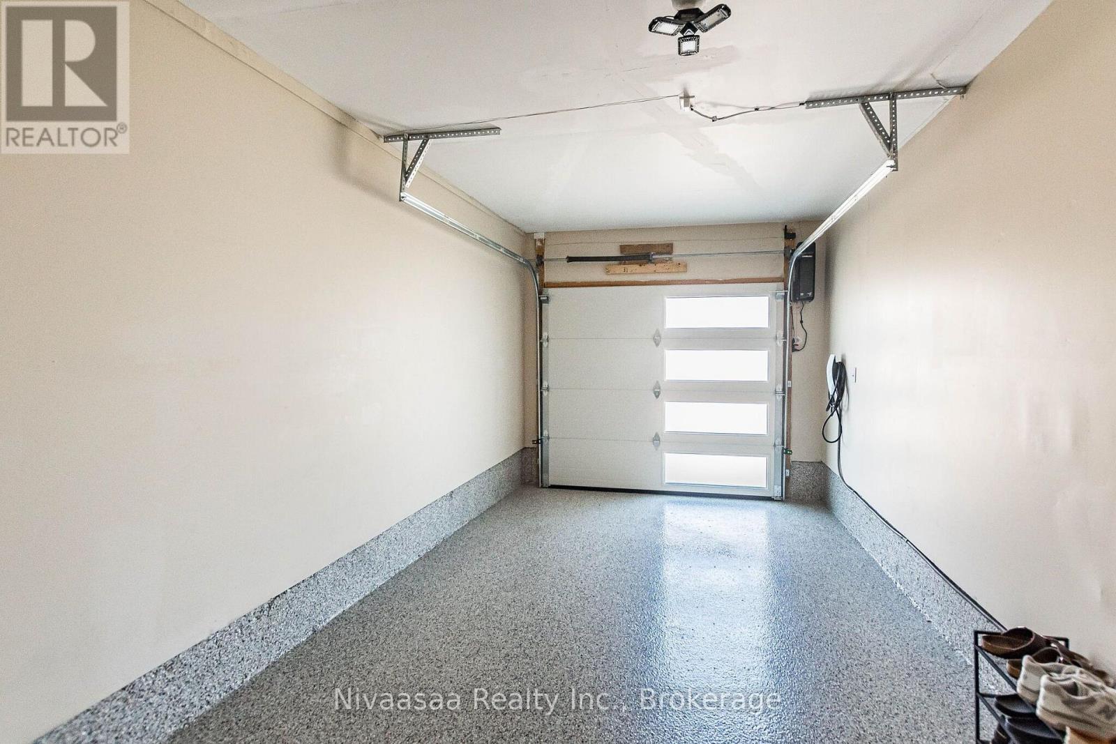 9 Parisian Road, Brampton (Vales Of Castlemore), ON - Indoor Photo Showing Garage