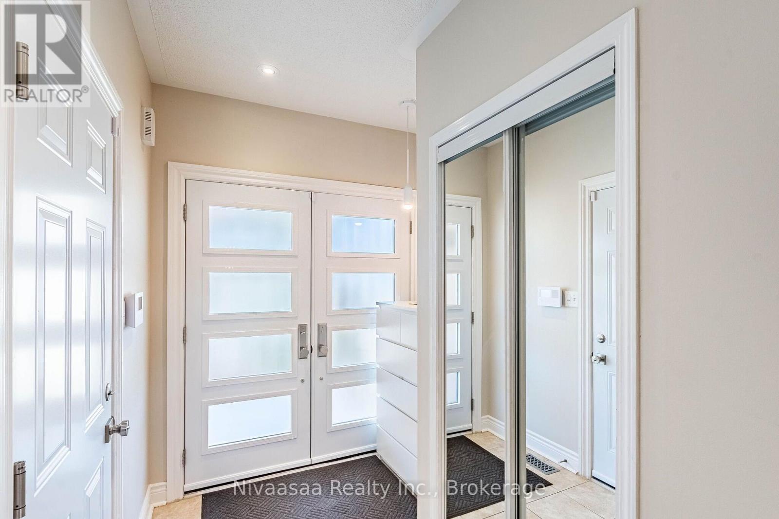 9 Parisian Road, Brampton (Vales Of Castlemore), ON - Indoor Photo Showing Other Room