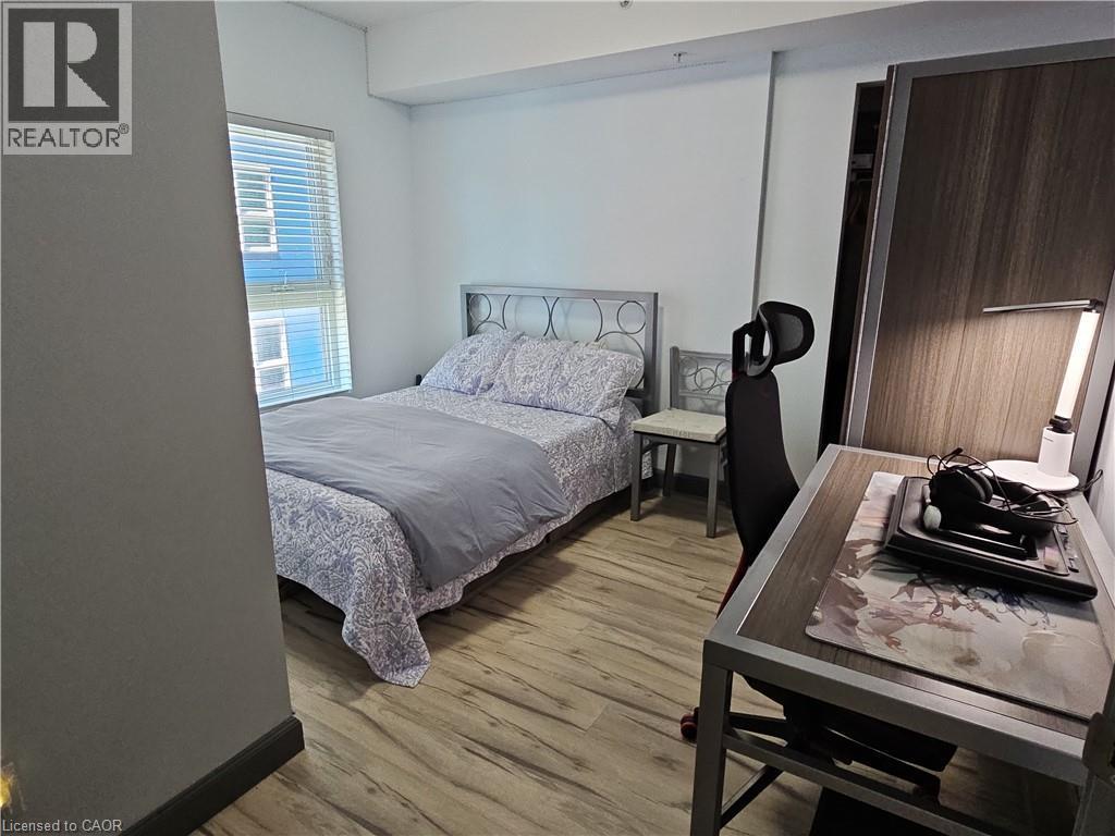 Bedroom featuring light wood finished floors - 258B Sunview Street Unit# 255, Waterloo, ON - Indoor Photo Showing Bedroom