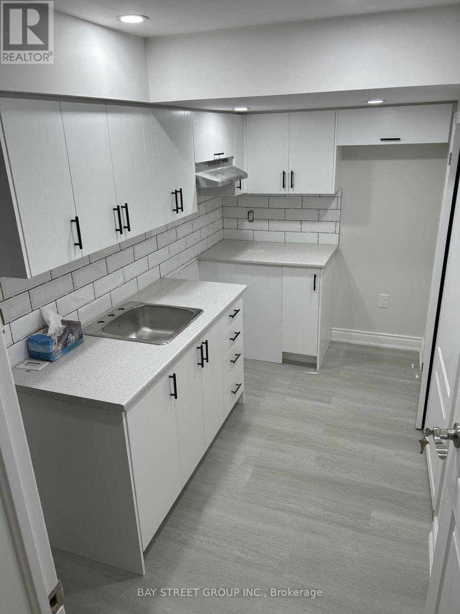 159 Heritage Street, Bradford West Gwillimbury, ON - Indoor Photo Showing Kitchen