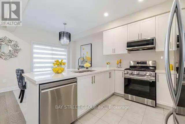 159 Heritage Street, Bradford West Gwillimbury, ON - Indoor Photo Showing Kitchen With Double Sink