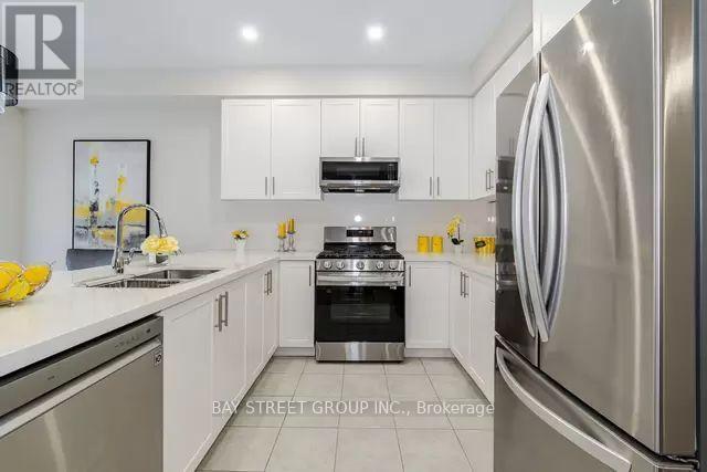 159 Heritage Street, Bradford West Gwillimbury, ON - Indoor Photo Showing Kitchen With Double Sink