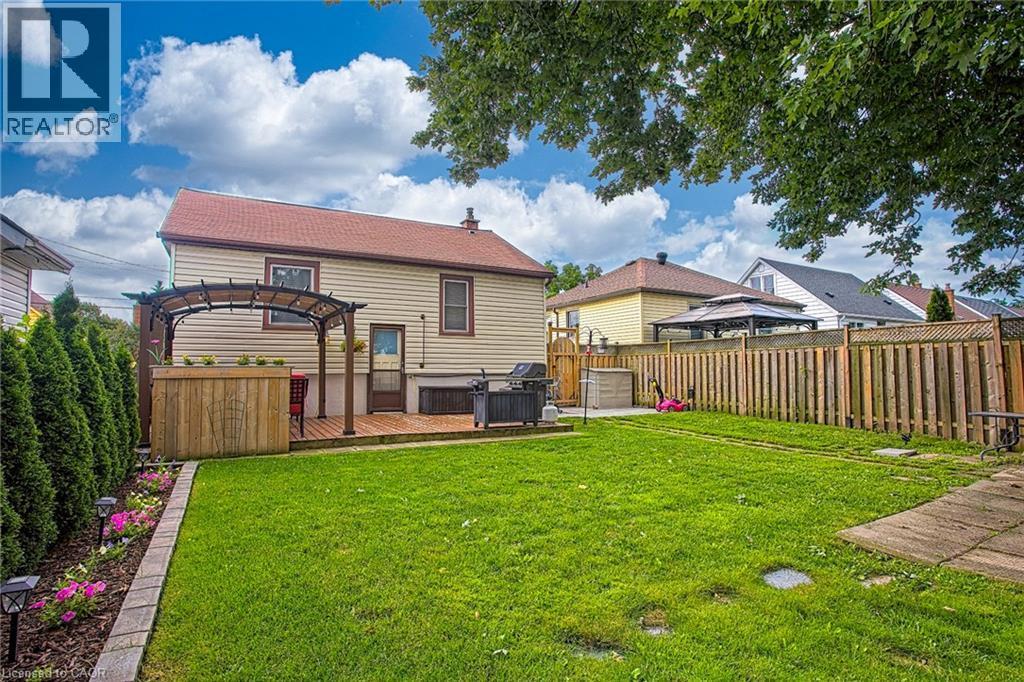 22 East 11Th Street, Hamilton, ON - Outdoor