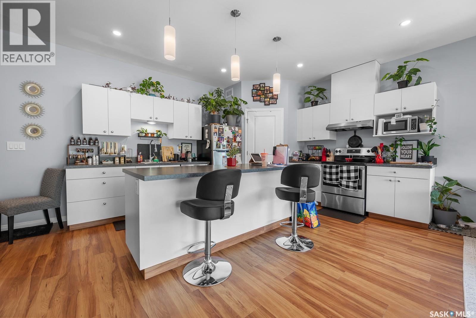 3504 13Th Avenue, Regina, SK - Indoor Photo Showing Kitchen