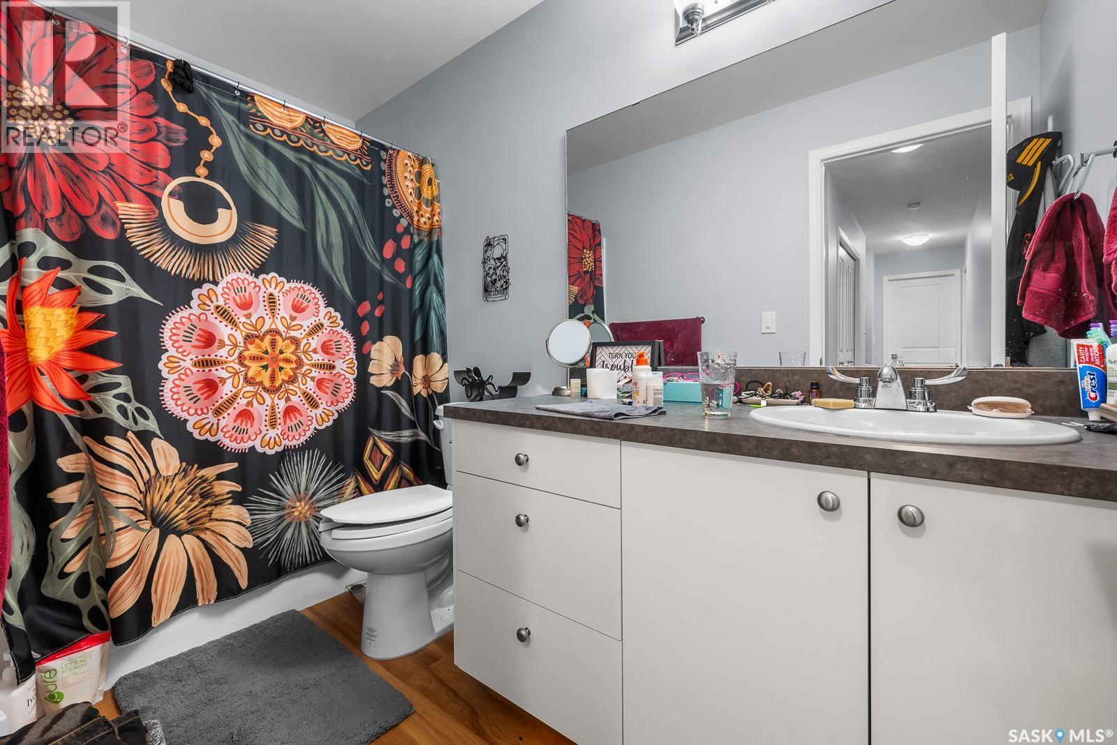 3504 13Th Avenue, Regina, SK - Indoor Photo Showing Bathroom