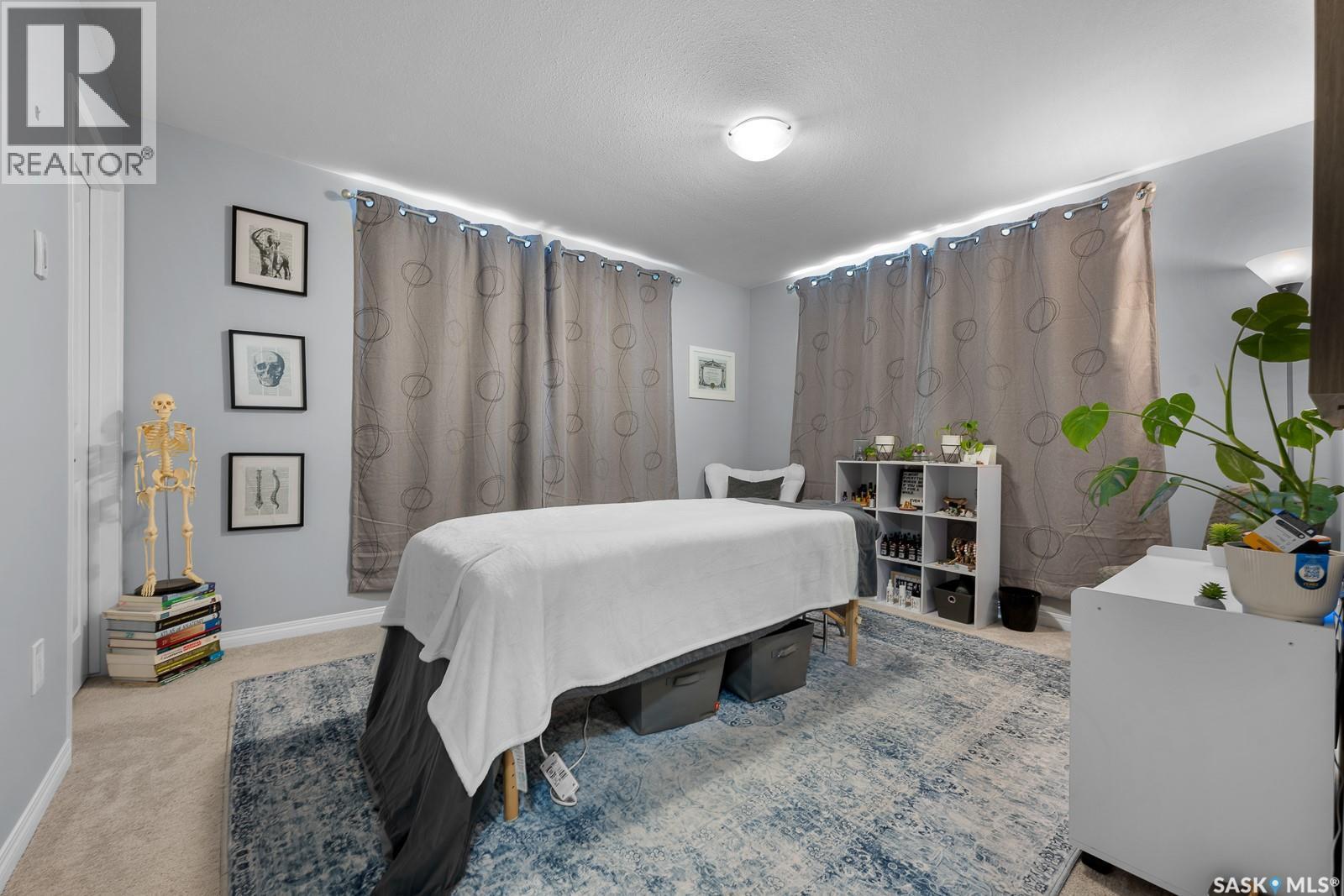 3504 13Th Avenue, Regina, SK - Indoor Photo Showing Bedroom