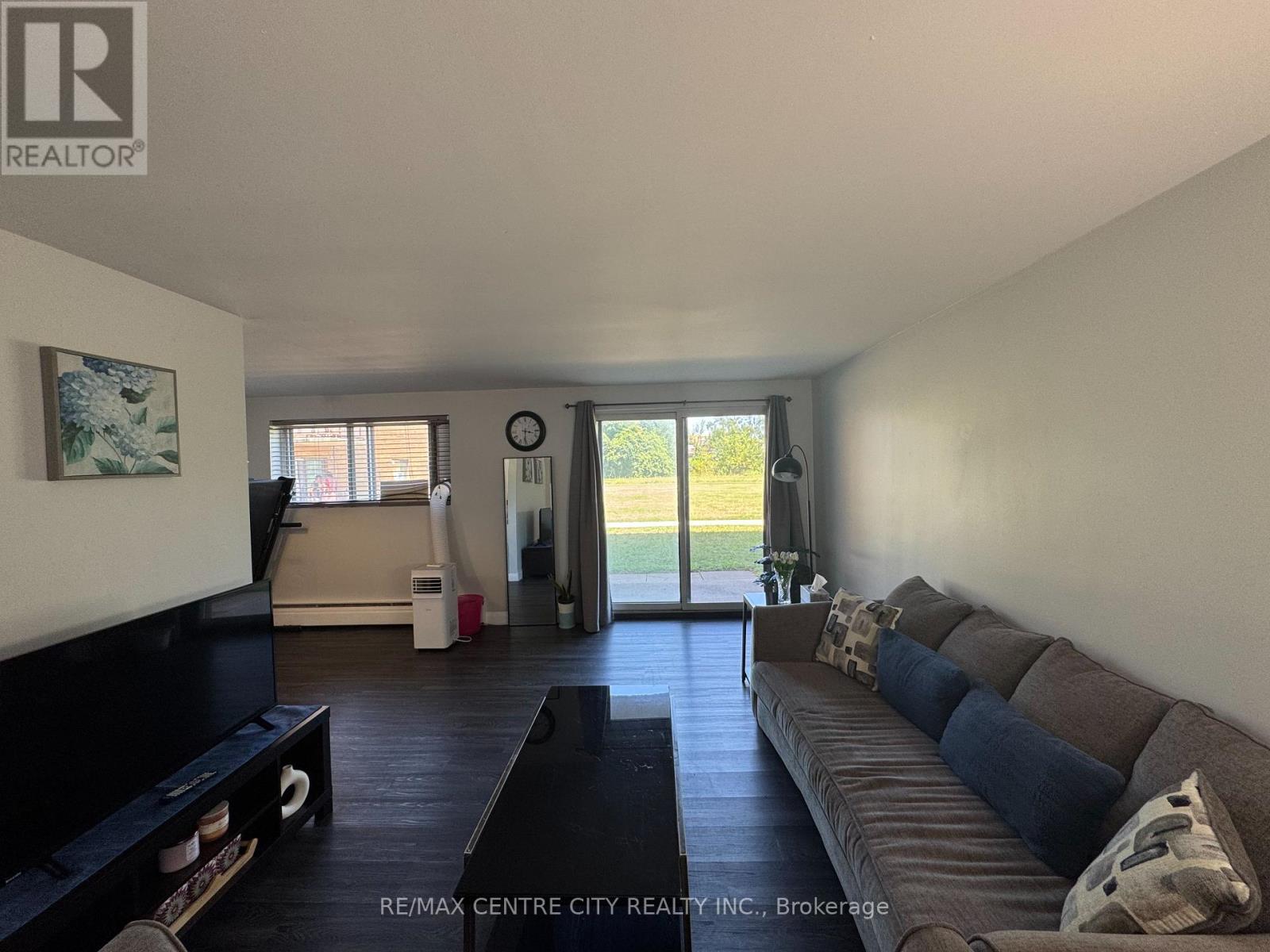 105 - 1825 Whitney Street, London East (East H), ON - Indoor Photo Showing Living Room