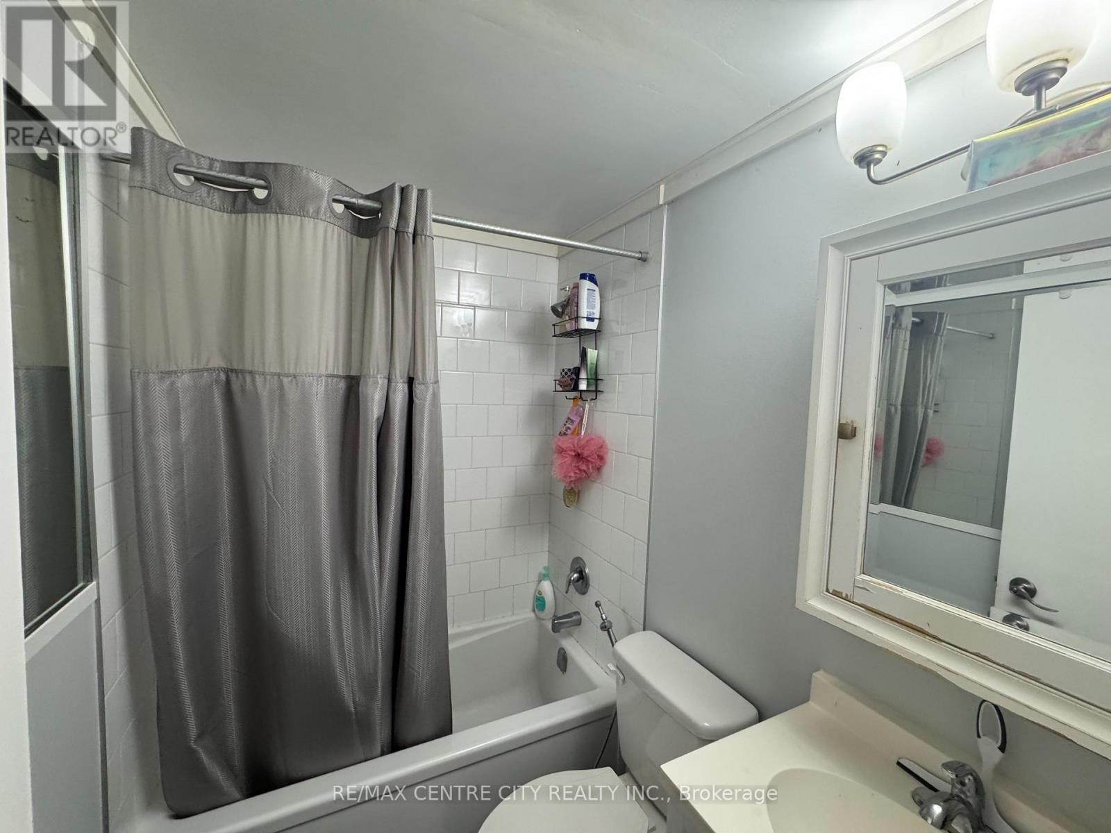 105 - 1825 Whitney Street, London East (East H), ON - Indoor Photo Showing Bathroom