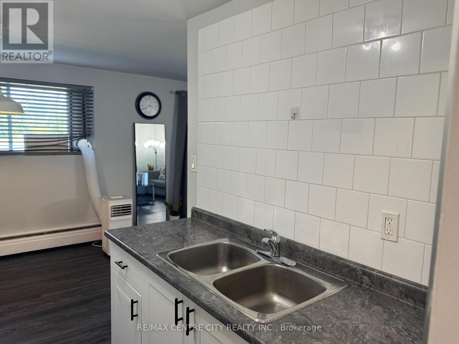105 - 1825 Whitney Street, London East (East H), ON - Indoor Photo Showing Kitchen With Double Sink