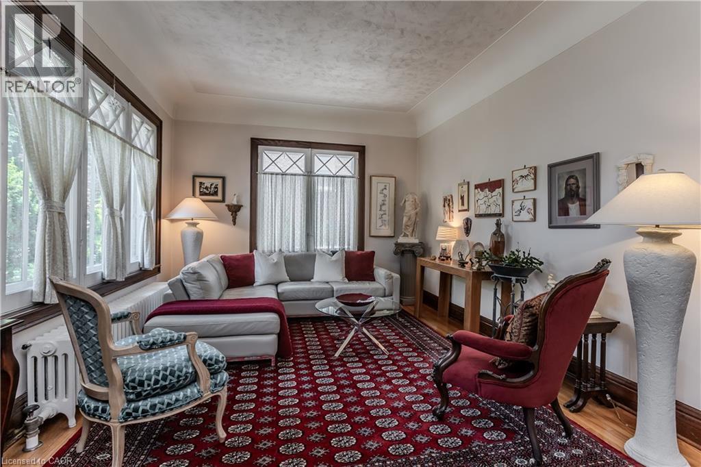 569 Locust Street, Burlington, ON - Indoor Photo Showing Living Room