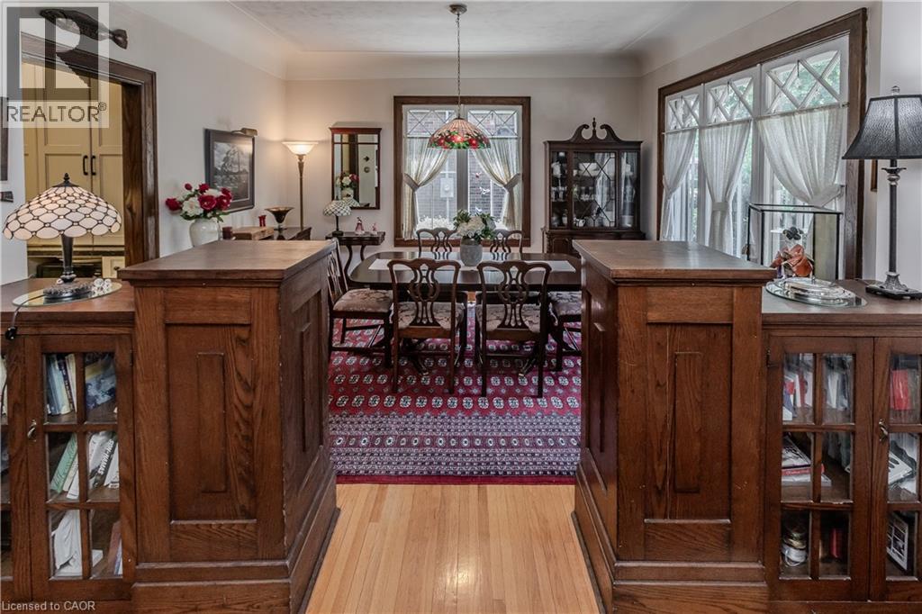 569 Locust Street, Burlington, ON - Indoor Photo Showing Dining Room
